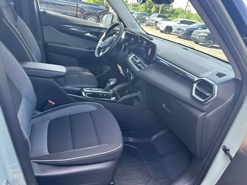 Used 2025 Chevrolet TrailBlazer LT w/ Convenience Package AWD/4WD image 25