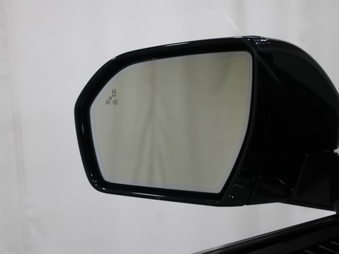 Used 2018 Lincoln Navigator Premiere AWD/4WD image 19