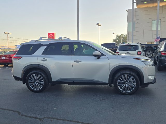 Certified 2024 Nissan Pathfinder SL w/ SL Premium Package AWD/4WD image 2