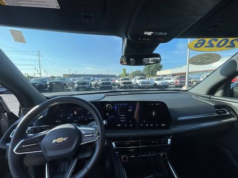 Certified 2026 Chevrolet Traverse LT FWD image 11