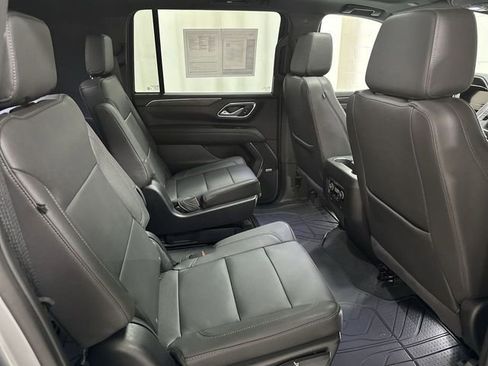 Used 2024 Chevrolet Suburban Z71 w/ Luxury Package image 18