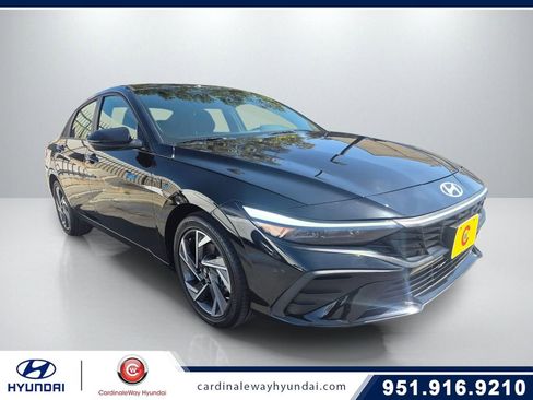 Used 2025 Hyundai Elantra SEL image 1