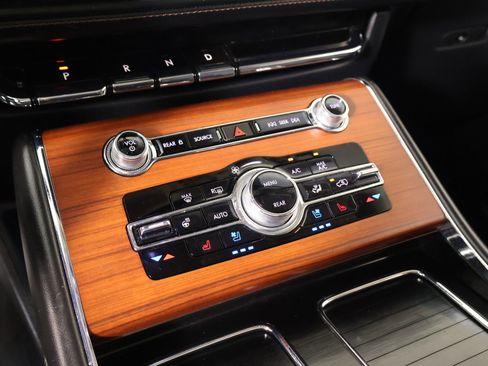 Used 2021 Lincoln Aviator Reserve w/ Equipment Group 202A AWD/4WD image 8