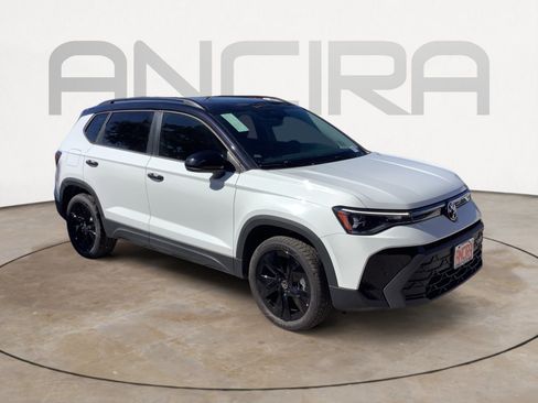 New 2026 Volkswagen Taos SE FWD image 2