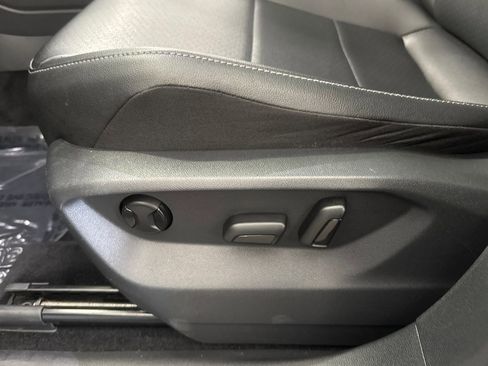 Used 2018 Volkswagen Tiguan SEL FWD image 13
