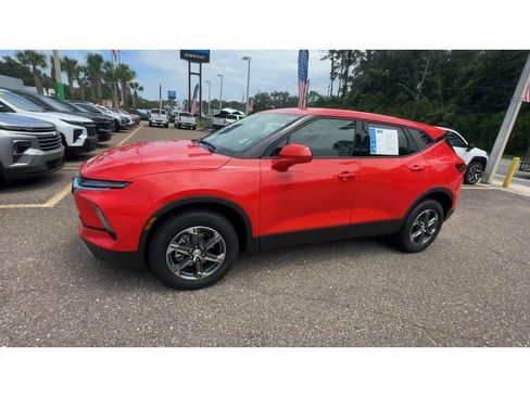 Used 2025 Chevrolet Blazer LT FWD image 6
