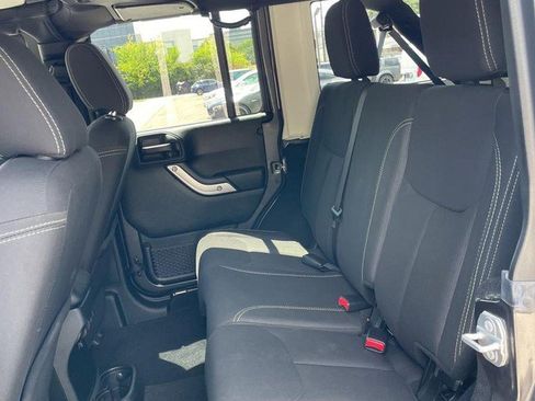 Used 2018 Jeep Wrangler Unlimited Sahara w/ Connectivity Group AWD/4WD image 11