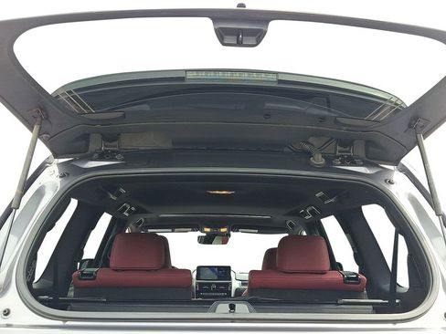 Used 2023 Lexus GX 460 Premium w/ Accessory Package AWD/4WD image 29