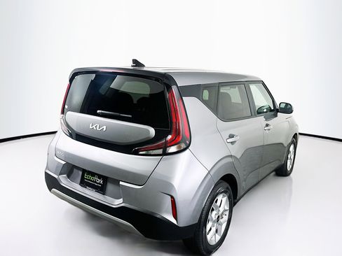 Used 2025 Kia Soul LX w/ LX Technology Package FWD image 9