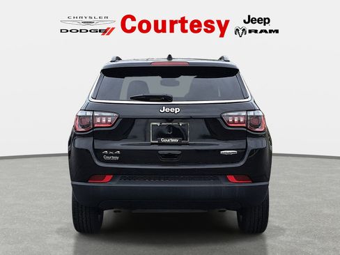 Certified 2025 Jeep Compass Latitude AWD/4WD image 5
