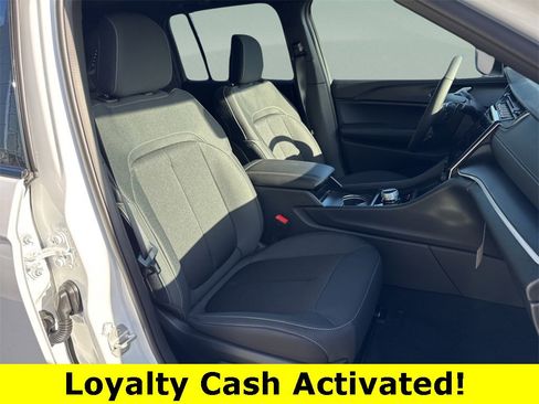 New 2025 Jeep Grand Cherokee Laredo w/ Luxury Tech Group I image 36