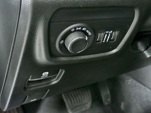 Used 2025 Jeep Grand Cherokee Laredo w/ MOPAR Finishing Package AWD/4WD image 18