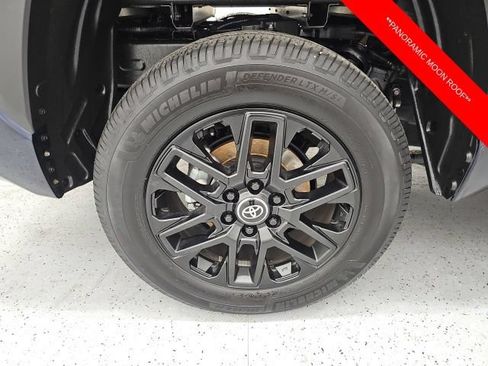 Used 2025 Toyota Tundra Limited AWD/4WD image 7