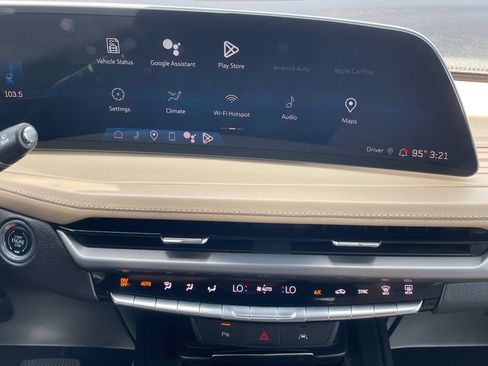 Used 2024 Cadillac XT4 Premium Luxury image 18