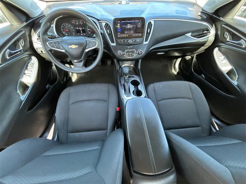 Used 2024 Chevrolet Malibu LT image 25
