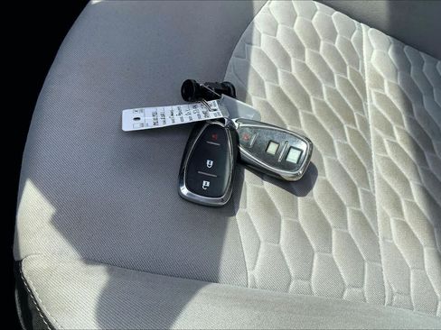 Used 2021 Chevrolet Equinox LS w/ LS Convenience Package FWD image 14
