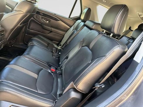 Used 2025 Honda Pilot Touring image 16