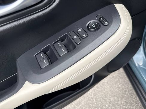 Certified 2024 Honda HR-V LX image 9
