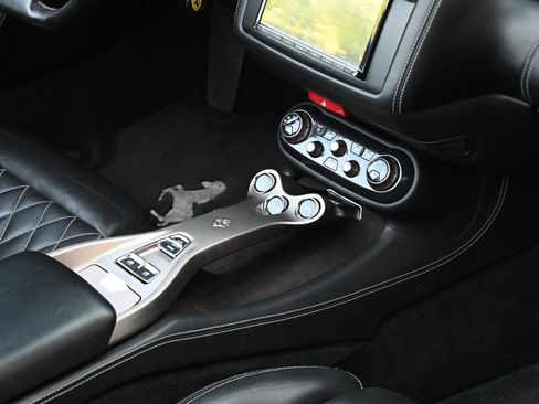 Used 2010 Ferrari California RWD image 30