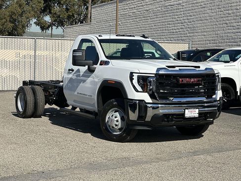 New 2026 GMC Sierra 3500 Pro AWD/4WD image 1