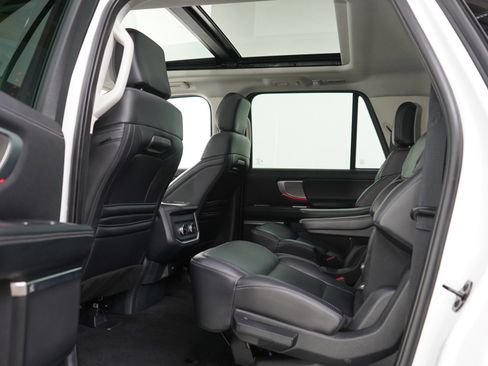 Used 2025 Ford Expedition Max Platinum AWD/4WD image 21