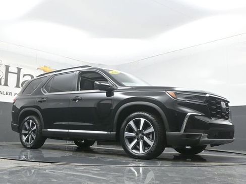 Used 2023 Honda Pilot Touring image 2