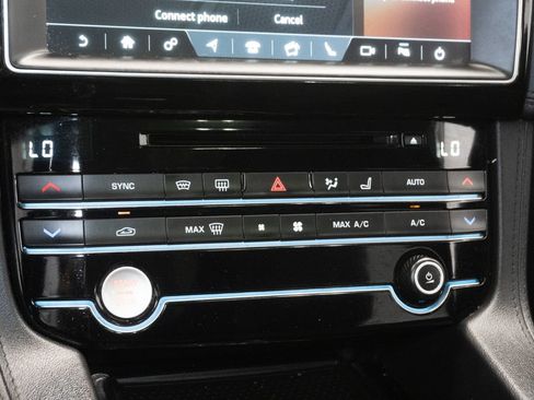 Used 2020 Jaguar F-PACE Prestige AWD/4WD image 25