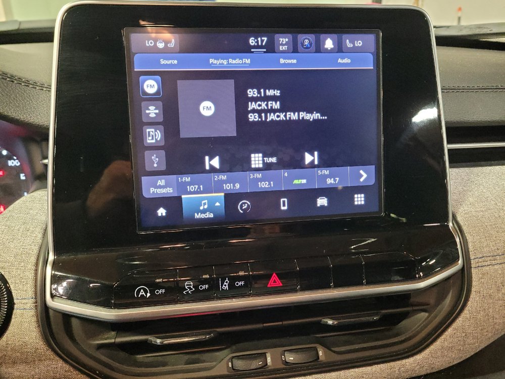Used 2025 Jeep Compass Latitude w/ Sun & Sound Group AWD/4WD image 25