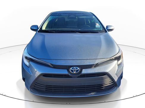 Used 2025 Toyota Corolla LE image 2