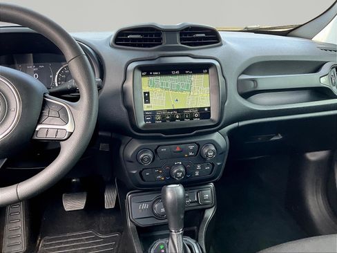 Used 2023 Jeep Renegade Latitude AWD/4WD image 9