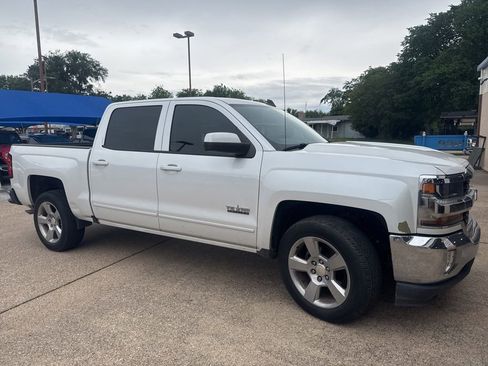 Used 2018 Chevrolet Silverado 1500 LT w/ Texas Edition RWD image 3