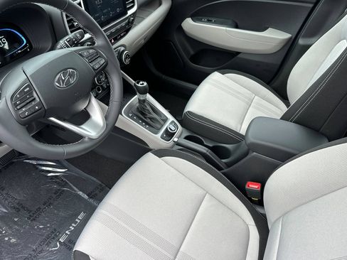 Used 2026 Hyundai Venue SEL FWD image 9