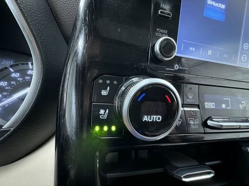 Used 2021 Toyota Highlander Limited image 24