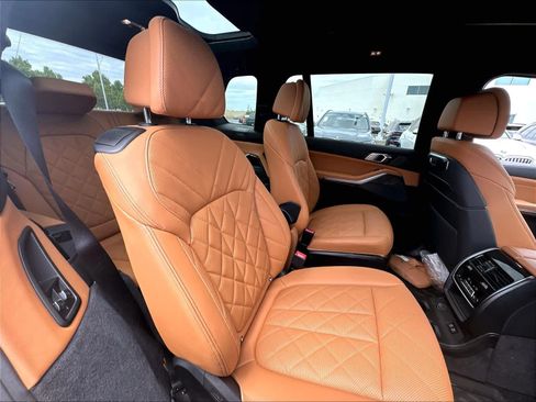 Used 2026 BMW X7 xDrive40i w/ M Sport Package AWD/4WD image 25