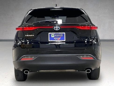 Used 2023 Toyota Venza LE AWD/4WD image 5