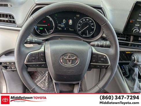 Certified 2024 Toyota Sienna Limited AWD/4WD image 17
