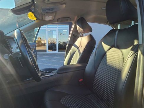 Used 2023 Toyota Camry SE image 13
