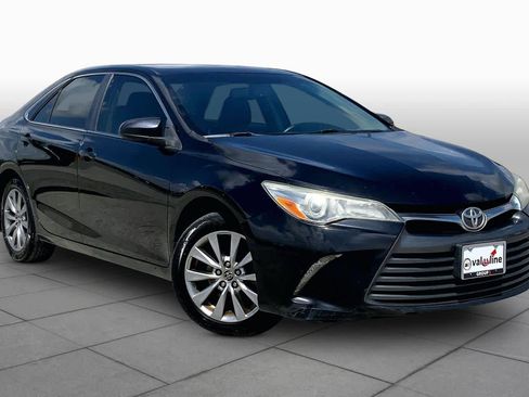 Used 2015 Toyota Camry XLE w/ Moonroof Package image 3
