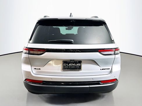 Used 2024 Jeep Grand Cherokee Limited w/ Luxury Tech Group II image 6