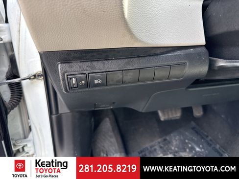 Used 2020 Toyota Corolla L image 12