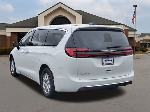 New 2026 Chrysler Pacifica Select FWD image 4