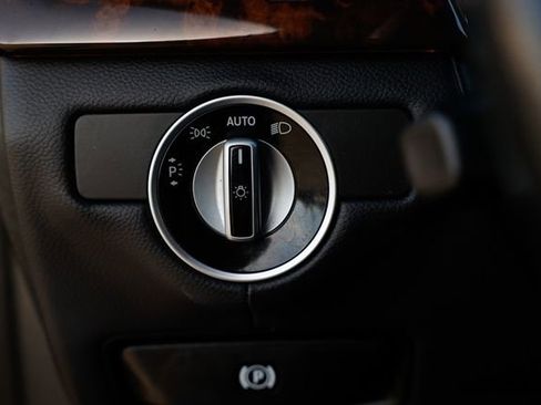 Used 2012 Mercedes-Benz CLS 550 4MATIC w/ Premium I Pkg image 54