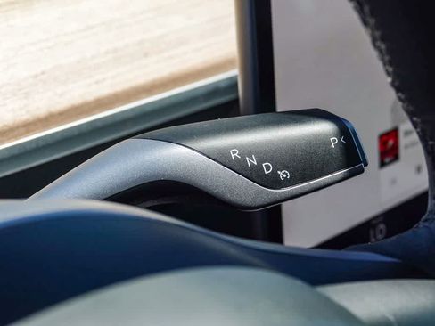 Used 2023 Tesla Model Y Long Range AWD/4WD image 17