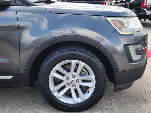 Used 2016 Ford Explorer XLT w/ Equipment Group 202A FWD image 8
