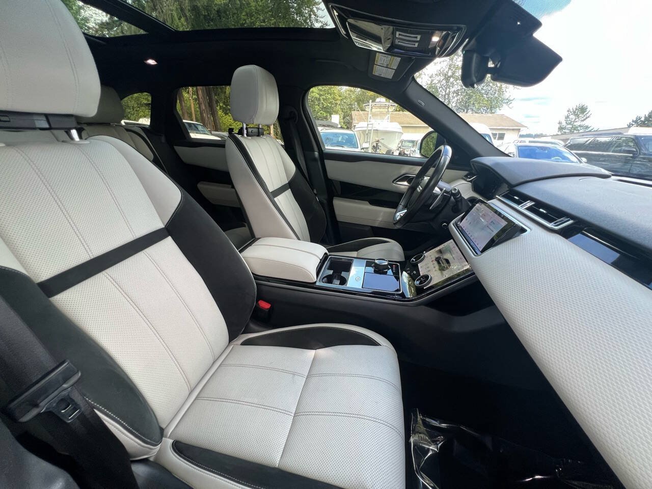 Used 2019 Land Rover Range Rover Velar R-Dynamic SE AWD/4WD image 26