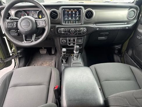 Used 2023 Jeep Wrangler Unlimited w/ Cold Weather Group AWD/4WD image 2