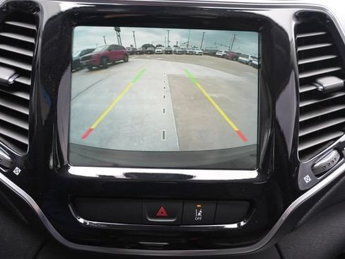 Used 2022 Jeep Cherokee Limited AWD/4WD image 23