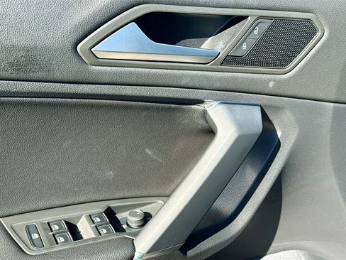 Used 2020 Volkswagen Tiguan SE image 22