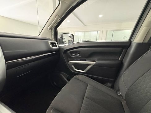 Used 2018 Nissan Titan SV w/ SV Convenience Package AWD/4WD image 29