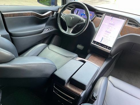 Used 2018 Tesla Model X 75D image 19